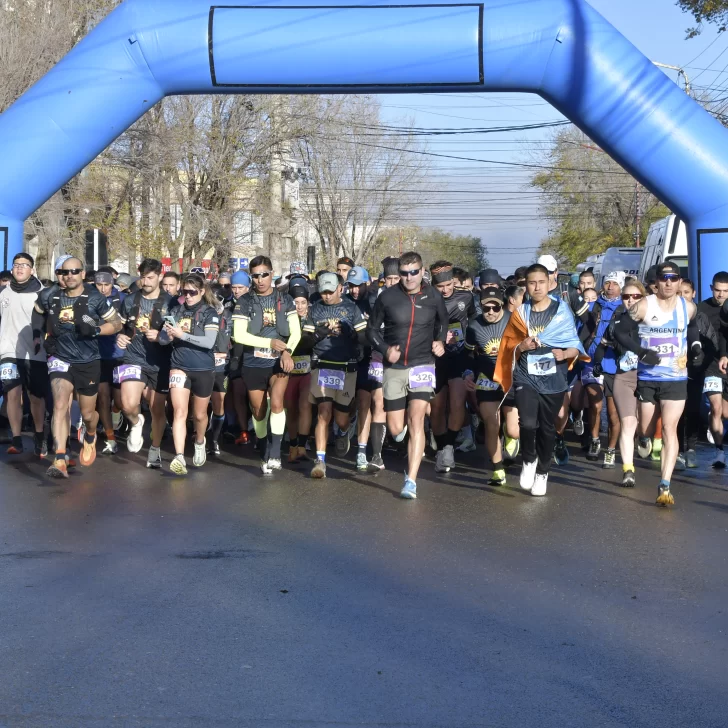 Con una gran convocatoria se desarrolló el Cross Trail por el 90° Aniversario de la Escuela de Cadetes Con una gran convocatoria se desarrolló el Cross Trail por el 90° Aniversario de la Escuela de Cadetes