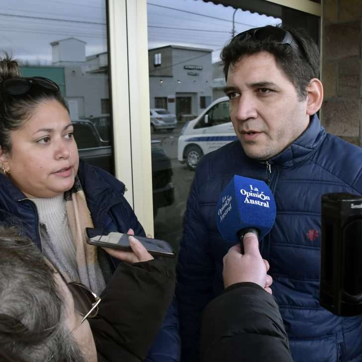 “Veníamos con la esperanza de encontrarlo con vida. Y no que sucediera este hecho tan aberrante, tan macabro”: el dolor de la familia de Aníbal Cepeda en el último adiós en Río Gallegos “Veníamos con la esperanza de encontrarlo con vida. Y no que sucediera este hecho tan aberrante, tan macabro”: el dolor de la familia de Aníbal Cepeda en el último adiós en Río Gallegos