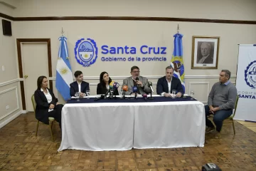 Ministra Elmiger: “Santa Cruz recibe aproximadamente USD 320 millones anuales en regalías” Ministra Elmiger: “Santa Cruz recibe aproximadamente USD 320 millones anuales en regalías”