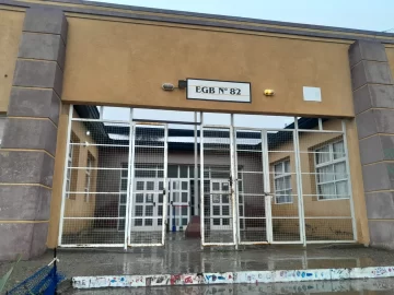Violento episodio en una escuela de Caleta Olivia: denunciaron agresiones contra una vicedirectora Violento episodio en una escuela de Caleta Olivia: denunciaron agresiones contra una vicedirectora