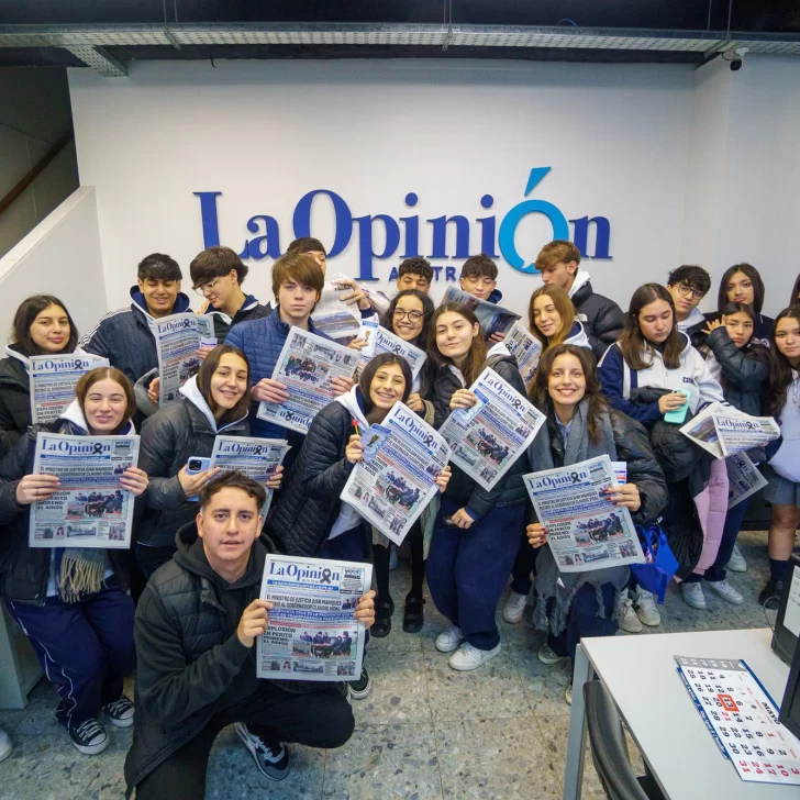 Estudiantes del Colegio Salesiano conocieron los estudios del Grupo La Opinión Austral Estudiantes del Colegio Salesiano conocieron los estudios del Grupo La Opinión Austral