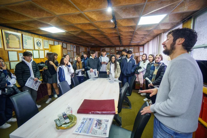 ESTUDIANTES-DEL-COLEGIO-SALESIANO-VISITA-LA-OPINION-AUSTRAL-MAYO-2026-3-728x485 ESTUDIANTES-DEL-COLEGIO-SALESIANO-VISITA-LA-OPINION-AUSTRAL-MAYO-2026-3-728x485