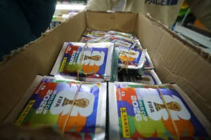 “Nos dejaron casi secos”: sigue el boom de las figuritas del Mundial en Río Gallegos