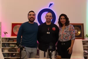Andy Maligno y Daniela Pedone debutaron con “Desorden en la Mesa”, el nuevo streaming de La Opinión Austral