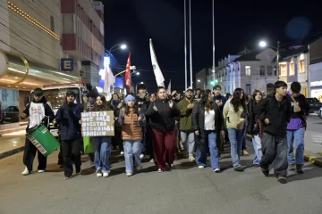 Apuñalado en Río Gallegos: alumnos de la UNPA pidieron seguridad para poder estudiar “sin miedo” Apuñalado en Río Gallegos: alumnos de la UNPA pidieron seguridad para poder estudiar “sin miedo”