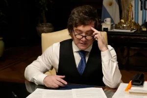 Javier Milei toma aire en las encuestas, apuesta al optimismo pero los bolsillos aprietan