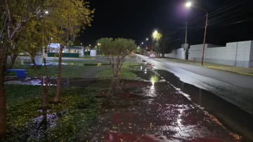 Río Gallegos: Servicios Públicos reparará una pérdida de agua en avenida Beccar Río Gallegos: Servicios Públicos reparará una pérdida de agua en avenida Beccar