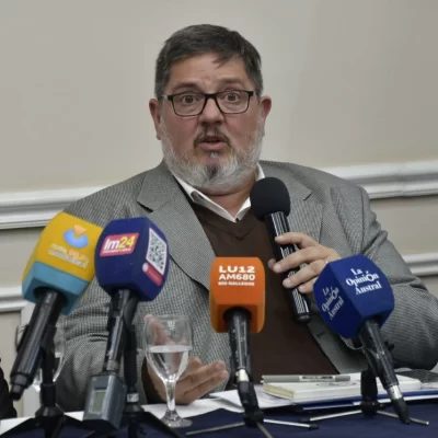 Verbes defendió el proyecto de deuda y aseguró que busca financiar “obras históricas” para Santa Cruz Verbes defendió el proyecto de deuda y aseguró que busca financiar “obras históricas” para Santa Cruz