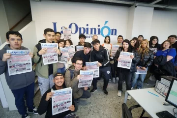Una recorrida por La Opinión Austral: estudiantes de la UNPA conocieron cómo se trabaja en los medios de comunicación Una recorrida por La Opinión Austral: estudiantes de la UNPA conocieron cómo se trabaja en los medios de comunicación