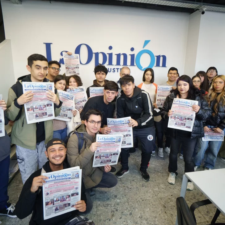 Una recorrida por La Opinión Austral: estudiantes de la UNPA conocieron cómo se trabaja en los medios de comunicación Una recorrida por La Opinión Austral: estudiantes de la UNPA conocieron cómo se trabaja en los medios de comunicación
