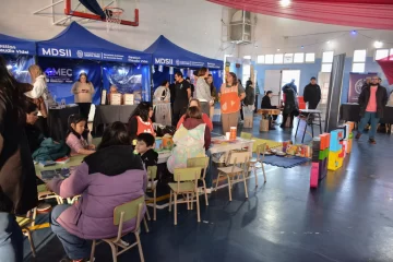 Trámites, asesoramiento y actividades para toda la familia en “Viva Barrio” Trámites, asesoramiento y actividades para toda la familia en “Viva Barrio”