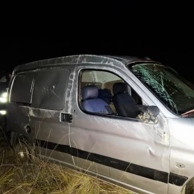 Impactante vuelco sobre la Ruta 3 cerca de Güer Aike: cuatro hombres salvaron su vida de milagro Impactante vuelco sobre la Ruta 3 cerca de Güer Aike: cuatro hombres salvaron su vida de milagro