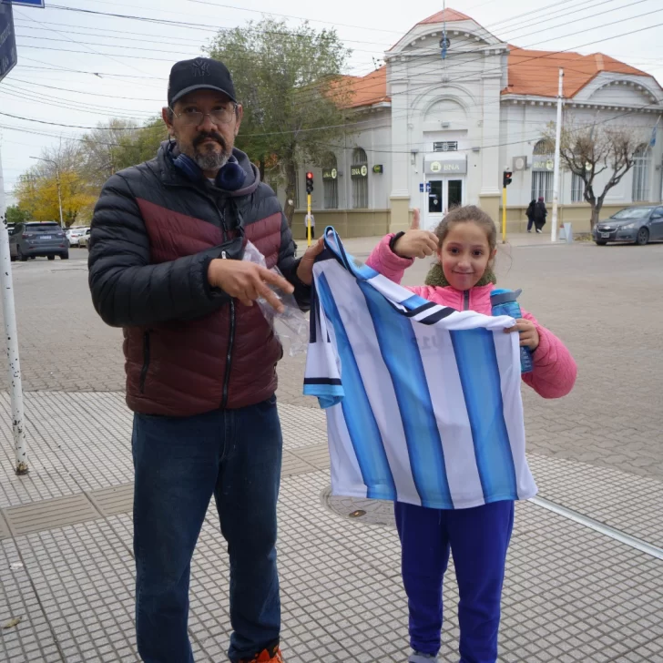 ¡La Opinión Austral sigue en Modo Mundial!: vecinos se animaron a una trivia sobre la Selección Argentina ¡La Opinión Austral sigue en Modo Mundial!: vecinos se animaron a una trivia sobre la Selección Argentina