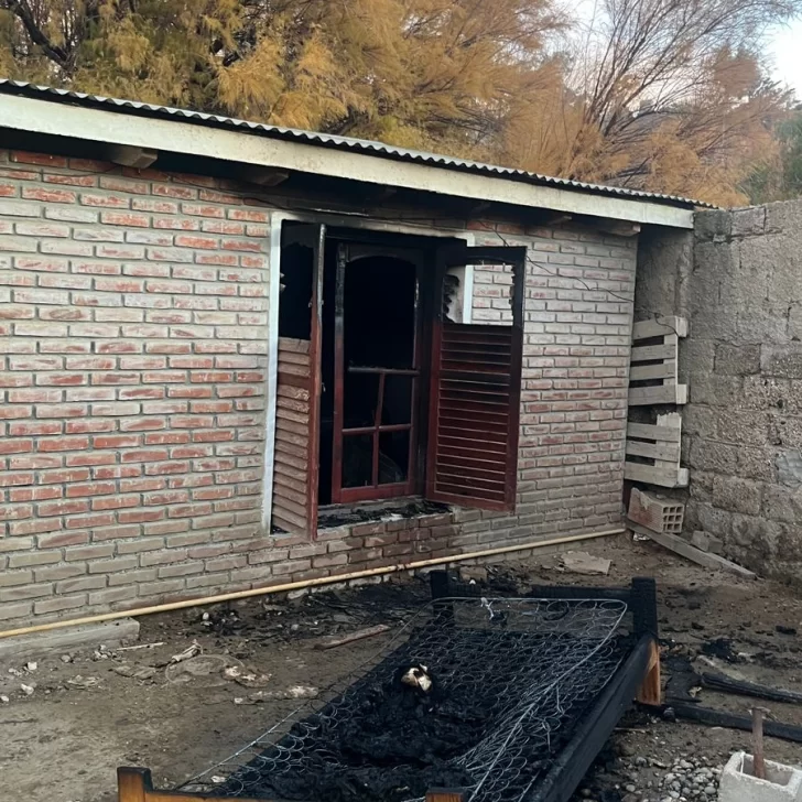 Tragedia en Caleta Olivia: un sahumerio provocó un incendio y murió una mujer de 85 años Tragedia en Caleta Olivia: un sahumerio provocó un incendio y murió una mujer de 85 años