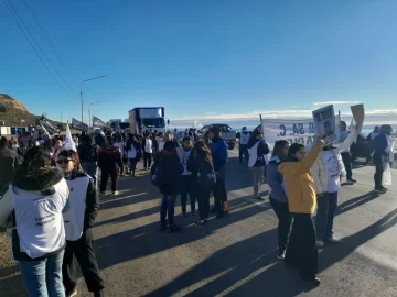 Protestas en Santa Cruz: cortes y reclamos del Frente Sindical en Caleta Olivia y Río Gallegos Protestas en Santa Cruz: cortes y reclamos del Frente Sindical en Caleta Olivia y Río Gallegos