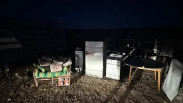 Robaron muebles de una estancia en Santa Cruz y hallaron armas durante múltiples allanamientos Robaron muebles de una estancia en Santa Cruz y hallaron armas durante múltiples allanamientos
