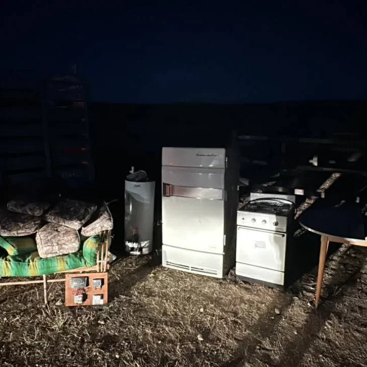 Robaron muebles de una estancia en Santa Cruz y hallaron armas durante múltiples allanamientos Robaron muebles de una estancia en Santa Cruz y hallaron armas durante múltiples allanamientos