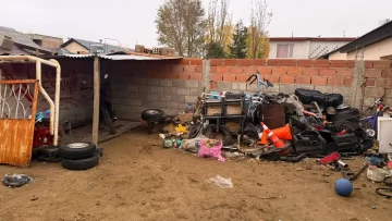 Operativo en Caleta Olivia: allanaron talleres mecánicos ilegales de motos y hallaron autopartes bajo investigación Operativo en Caleta Olivia: allanaron talleres mecánicos ilegales de motos y hallaron autopartes bajo investigación