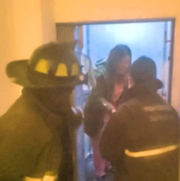 Salvaron a una mujer que permanecía atrapada dentro de un ascensor Salvaron a una mujer que permanecía atrapada dentro de un ascensor