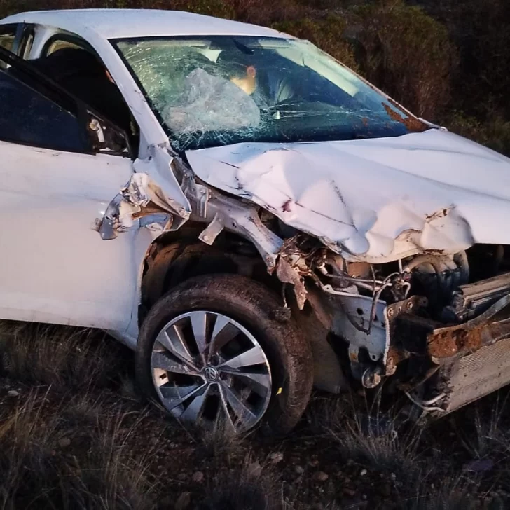 Choque y vuelco en Ruta 12: un efectivo policial permanece internado en terapia intensiva