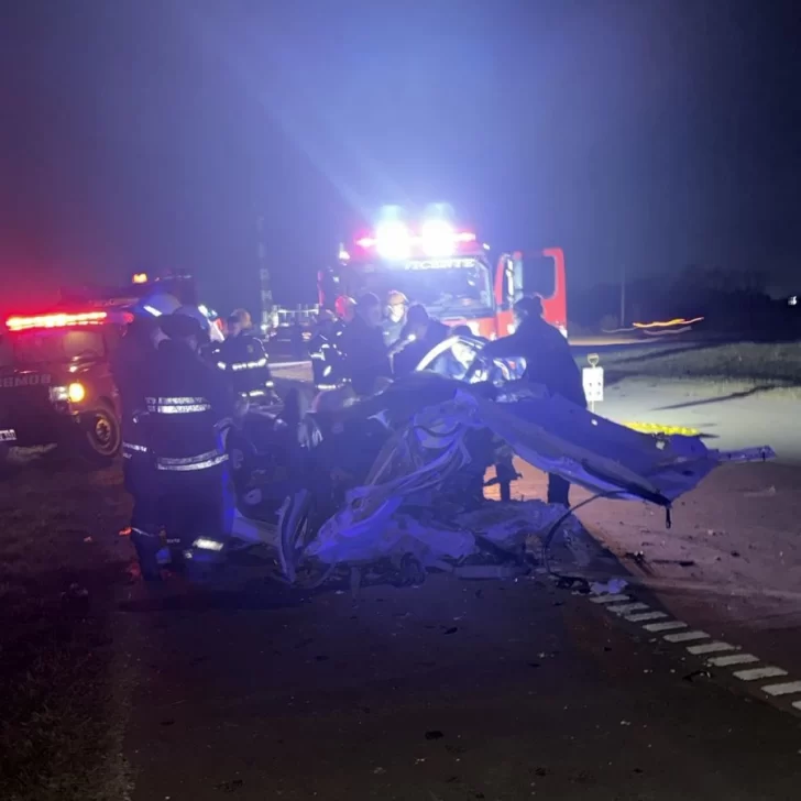 Tragedia en San Vicente: cinco muertos, entre ellos dos menores, tras un choque fatal en la Ruta 6 Tragedia en San Vicente: cinco muertos, entre ellos dos menores, tras un choque fatal en la Ruta 6