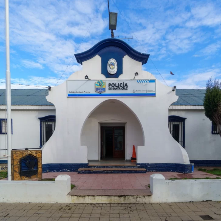 Río Gallegos: una mujer trató de pasarle droga a un preso dentro de un cargador de celular y deberá pagar una multa Río Gallegos: una mujer trató de pasarle droga a un preso dentro de un cargador de celular y deberá pagar una multa