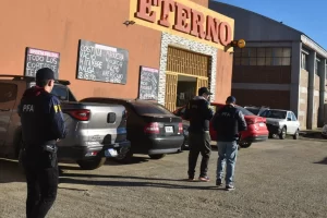 Caleta Olivia: allanan un supermercado chino por presunta mercadería extranjera sin rotulación
