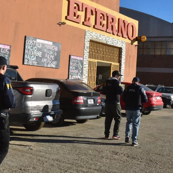 Caleta Olivia: allanan un supermercado chino por presunta mercadería extranjera sin rotulación Caleta Olivia: allanan un supermercado chino por presunta mercadería extranjera sin rotulación