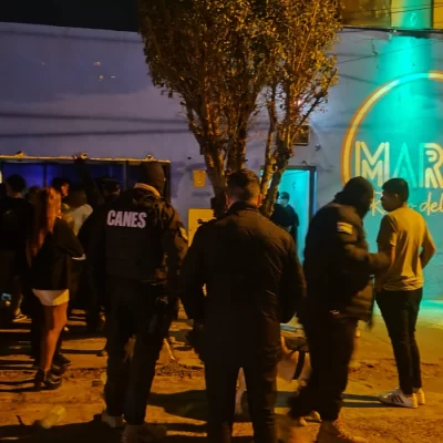 Violenta pelea a la salida de un boliche en Puerto Deseado: un hombre fue apuñalado