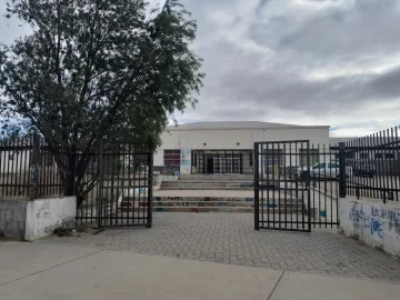 Suspensión de clases y evacuación preventiva en dos escuelas de Caleta Olivia por una pérdida de gas Suspensión de clases y evacuación preventiva en dos escuelas de Caleta Olivia por una pérdida de gas