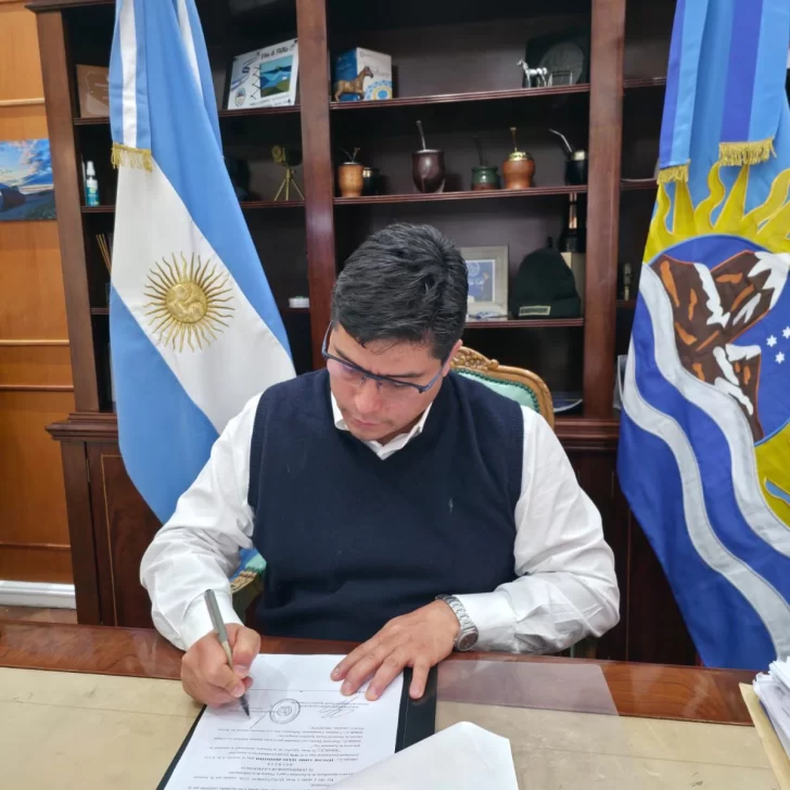Vidal definió la implementación de la ley de copa de leche y refuerzo alimentario escolar en Santa Cruz Vidal definió la implementación de la ley de copa de leche y refuerzo alimentario escolar en Santa Cruz