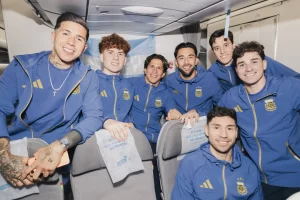 La Selección Argentina partió rumbo a Estados Unidos para disputar el Mundial 2026