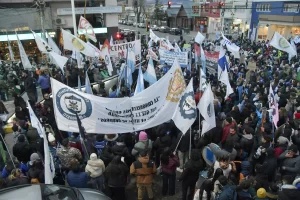Multitudinaria marcha universitaria en Río Gallegos para exigir la aplicación de la Ley de Financiamiento Universitario