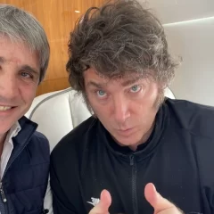 Con el escándalo Adorni en escalada, Javier Milei vuela a EE.UU. y sumó a Luis Caputo a la comitiva