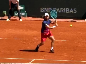 Tirante dio el primer gran golpe del día en Roland Garros y pasó a tercera ronda Tirante dio el primer gran golpe del día en Roland Garros y pasó a tercera ronda