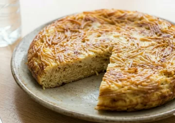 Receta original para fin de mes: tortilla de fideos con cebolla Receta original para fin de mes: tortilla de fideos con cebolla