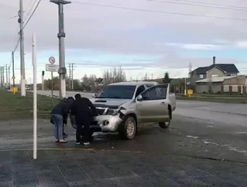 Importantes daños materiales tras un choque en la esquina de San Martín e Italia Importantes daños materiales tras un choque en la esquina de San Martín e Italia