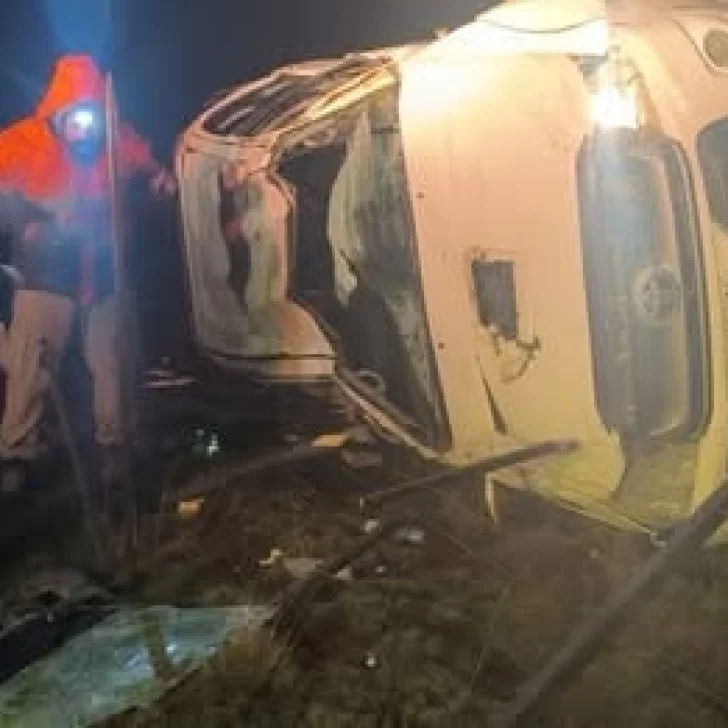 Un policía de Santa Cruz con lesiones graves y terapia intensiva tras un vuelco cerca de Punta Arenas Un policía de Santa Cruz con lesiones graves y terapia intensiva tras un vuelco cerca de Punta Arenas