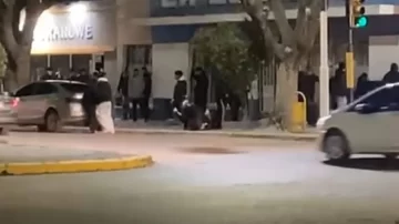 Brutal pelea en Caleta Olivia: un joven sufrió doble fractura de maxilar y debió ser hospitalizado Brutal pelea en Caleta Olivia: un joven sufrió doble fractura de maxilar y debió ser hospitalizado