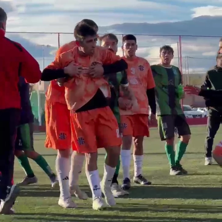 Enrique Rivas Footballer Severas sanciones tras la agresión a un árbitro en la Liga de Fútbol ...