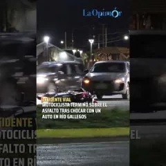 Fuerte choque entre un auto y una moto en Río Gallegos
