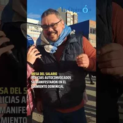Policías autoconvocados manifestaron en el izamiento dominical de Río Gallegos