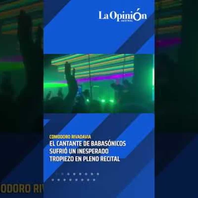 Adrián Dárgelos se cayó durante el show de Babasónicos en Comodoro Rivadavia