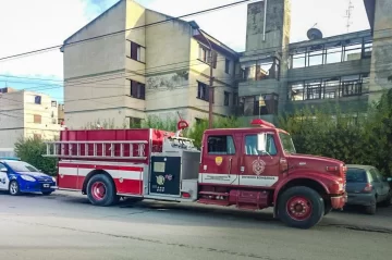 Importante pérdida de agua movilizó a Bomberos en el barrio 400 Departamentos de Río Gallegos Importante pérdida de agua movilizó a Bomberos en el barrio 400 Departamentos de Río Gallegos