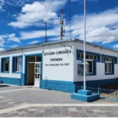 Lo detuvieron tras atacar con un destornillador a su expareja y al novio de ella mientras dormían en Pico Truncado Lo detuvieron tras atacar con un destornillador a su expareja y al novio de ella mientras dormían en Pico Truncado