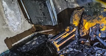 Una habitación fue consumida parcialmente por las llamas: investigan un accidente con un calefactor Una habitación fue consumida parcialmente por las llamas: investigan un accidente con un calefactor
