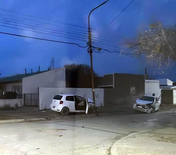 Una mujer con lesiones tras un violento choque en las calles de Puerto San Julián Una mujer con lesiones tras un violento choque en las calles de Puerto San Julián