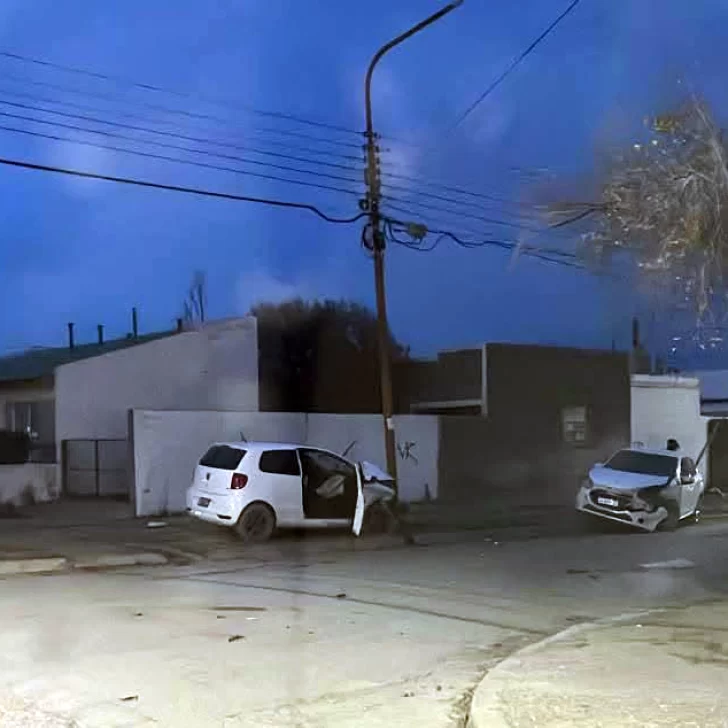 Una mujer con lesiones tras un violento choque en las calles de Puerto San Julián Una mujer con lesiones tras un violento choque en las calles de Puerto San Julián