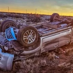 Violento vuelco en la Ruta Provincial 12: una familia fue hospitalizada tras despistar y terminar dentro de un campo