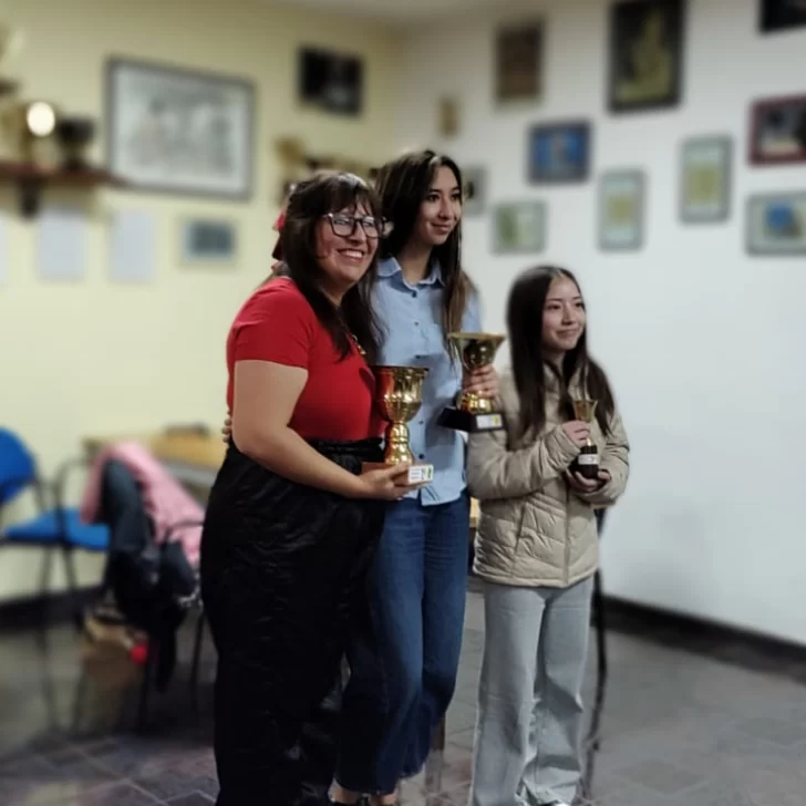 Glenda Flores se quedó con el primer puesto del Abierto Femenino “Día de la Bandera” Glenda Flores se quedó con el primer puesto del Abierto Femenino “Día de la Bandera”